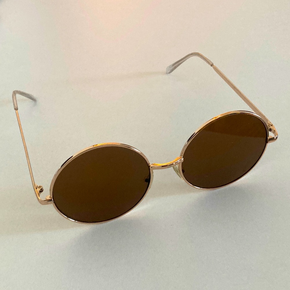 Circular Gold Framed Sunglasses